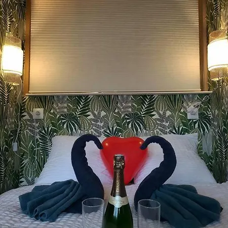 Appartement Le Parc, De Charme Avec Privatif - *